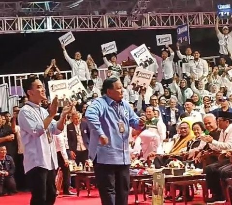 Momen Prabowo Joget sampai Lompat-Lompat Usai Pidato Penetapan Nomor Urut Capres-Cawapres