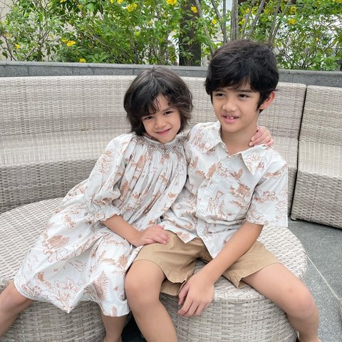 Cantik & Sudah Jago Berpose Mirip Sang Mama, Potret Clover Anak Renata Kusmanto & Fachri Albar yang Jarang Tersorot