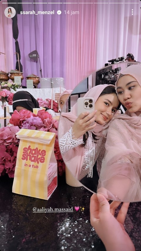 Deretan Foto Sarah Menzel saat Hadir di Acara Akikah Baby Azura Anak Atta & Aurel Hermansyah, Kenakan Kerudung Penampilannya Bikin Pangling