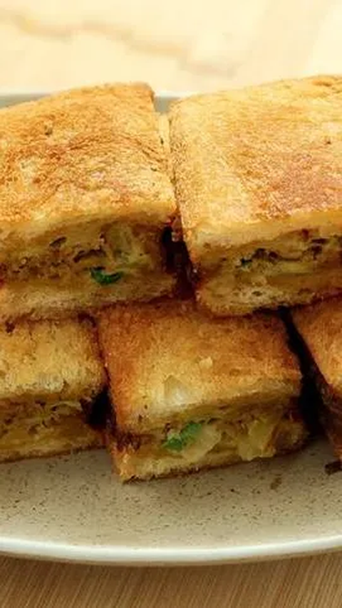 2. Martabak Telur Roti Tawar 