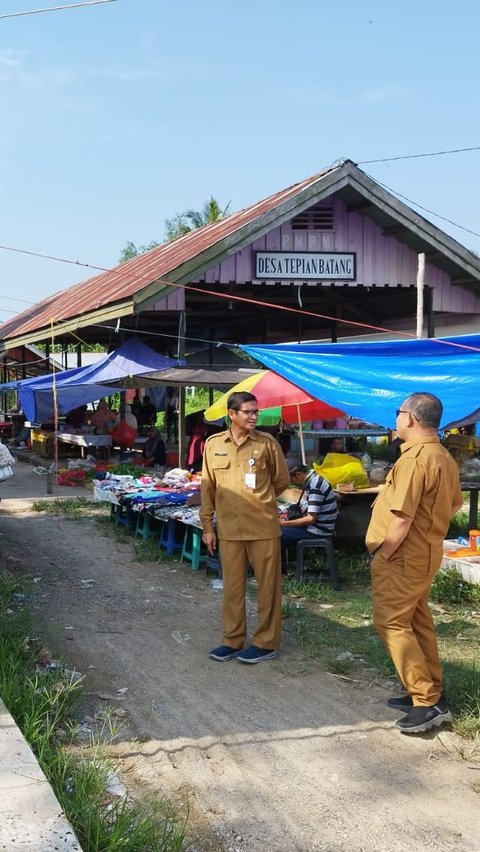 Disperindagkop UKM Paser Tinjau Pengerjaan Pasar