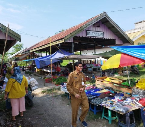 Disperindagkop UKM Paser Tinjau Pengerjaan Pasar