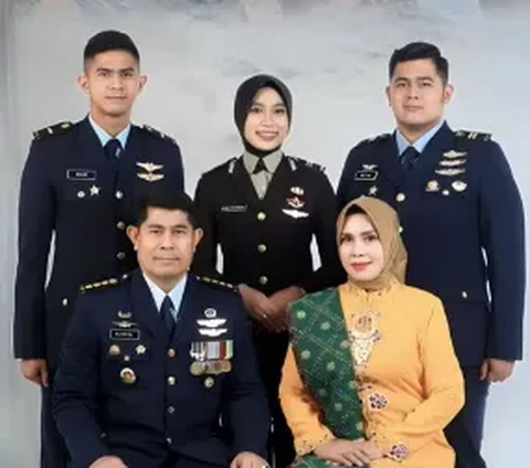 Potret Satu Keluarga ini Perwira TNI-Polri, Ayah Kolonel, 2 Putra Letnan & 1 Putri Iptu