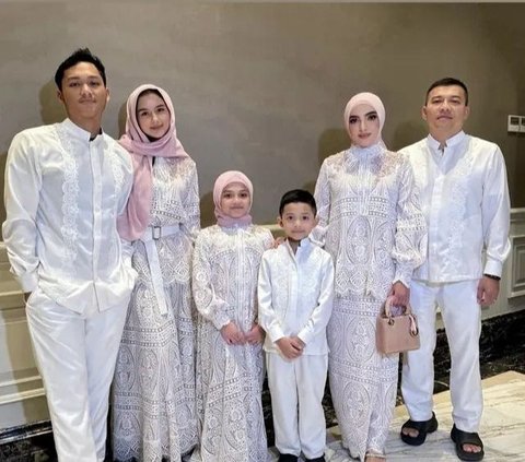 Potret Aaliyah Massaid dan Sarah Menzel Kompak Berkerudung di Aqiqah Anak ke-2 Aurel Atta