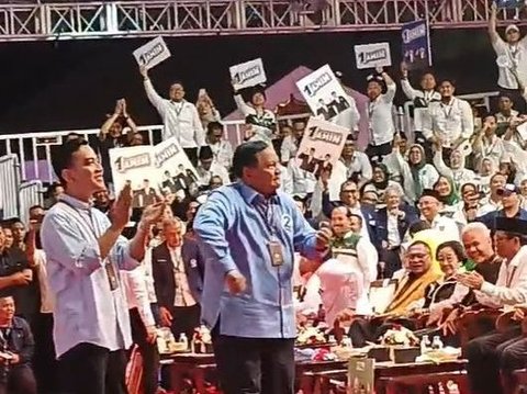 Prabowo's Moment of Dancing and Toasting Cak Imin After Drawing the Ballot Number at the KPU