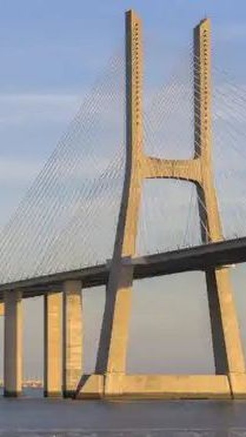 3. Jembatan Vasco da Gama di Portugal