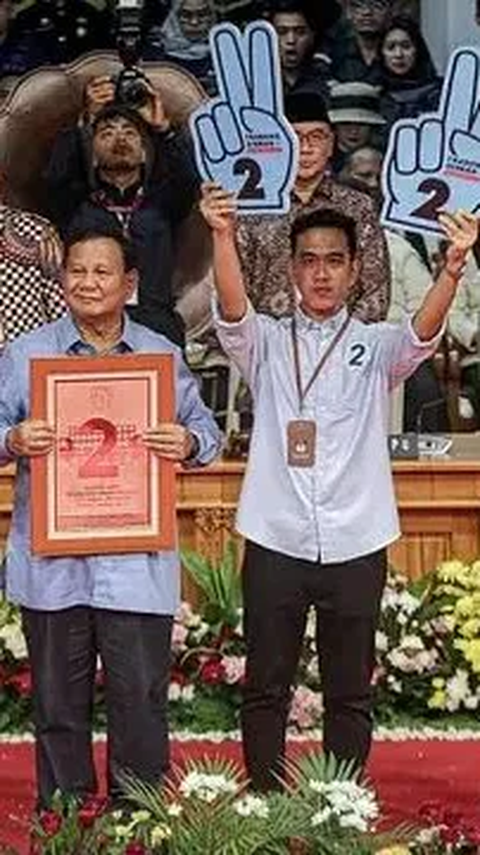 Pidato dan Pantun Prabowo 'Pecah' di KPU, Senggol Sang Kawan Lama Cak Imin  