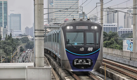 MRT Operates Until 01.30 WIB