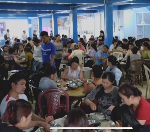 The Largest Family in the World! 199 Siblings Living Together, Father Has 38 Wives, Consuming 80 Kg of Rice Per Day