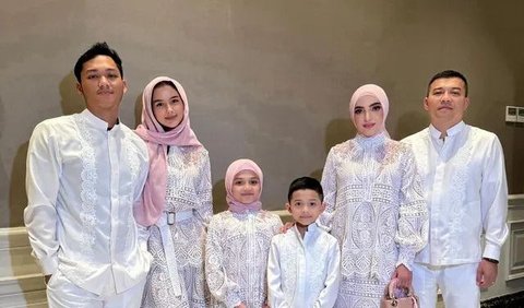 Kompak dan Putih, Kehangatan Keluarga Inti Aurel