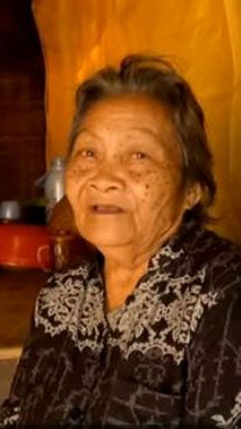 <b>Kisah Mbah Marsiah, Nenek Berusia 75 Tahun Hidup Sebatang Kara di Kampung Terpencil Tanpa Listrik</b>