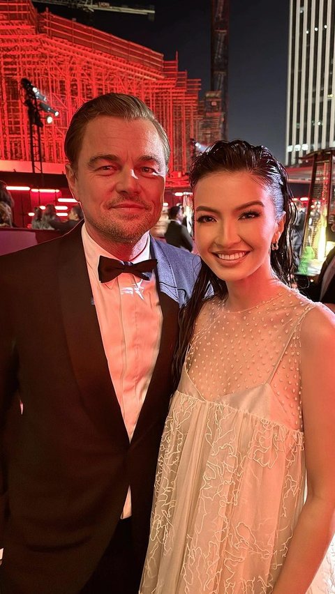See Details of Champagne Dress Raline Shah in a Photo with Leonardo DiCaprio