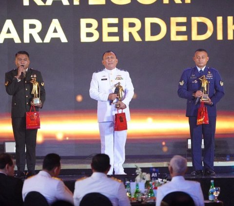 Dua Prajurit TNI Sikapnya Bak Jenderal Soedirman, Panglima Yudo Margono Langsung Beri Penghargaan