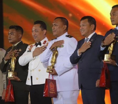 Dua Prajurit TNI Sikapnya Bak Jenderal Soedirman, Panglima Yudo Margono Langsung Beri Penghargaan