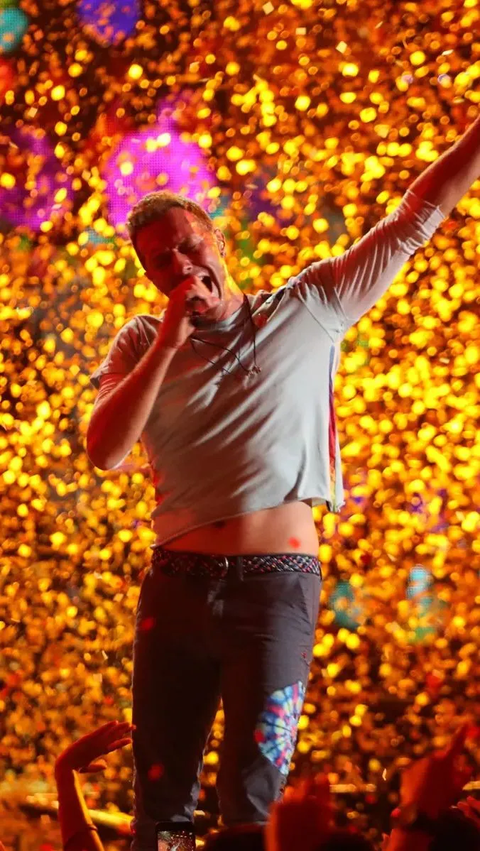 Cuma Bayar Rp3.500 Begini Cara Menuju Lokasi Konser Coldplay di Stadion GBK 