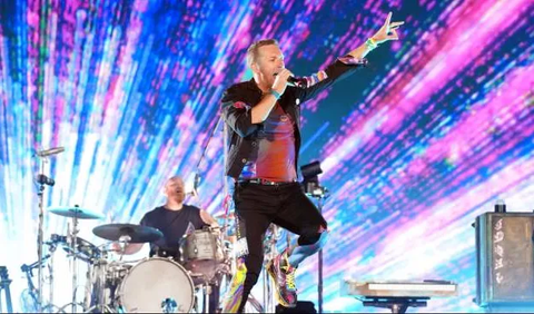 1. Jadi Konser Perdana Coldplay di Indonesia