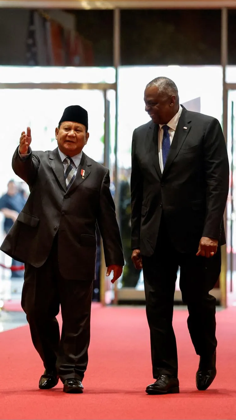 Salah satunya saat Menhan Prabowo Subianto menyambut kedatangan Menteri Pertahanan AS Lloyd Austin untuk menghadiri Pertemuan Menteri Pertahanan ASEAN-AS.