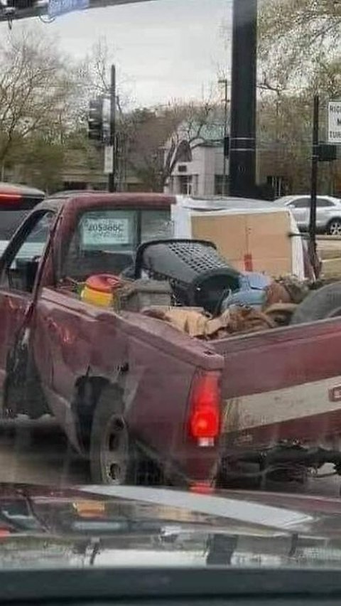 Meskipun mobil rusak parah, mereka tetap dipaksa untuk berjalan dan hanya diperbaiki di bengkel sebagai upaya pemasaran