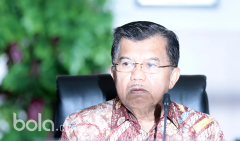 Selain itu, Jusuf Kalla pun menyoroti Gubernur Jawa Timur Khofifah Indar Parawansah karena didatangi semua para calon presiden dan ditawari untuk menjadi calon wakil presiden.<br>