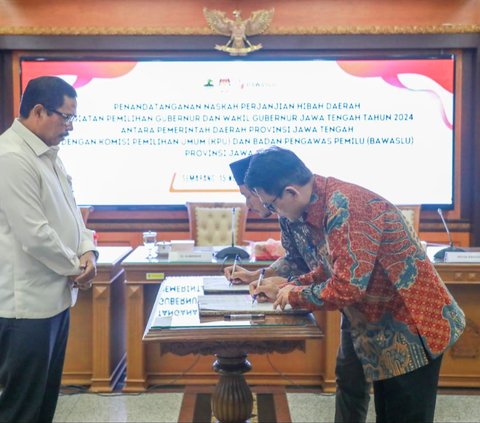 Pemprov Jateng Serahkan Dana Hibah Pilkada Rp985 Miliar