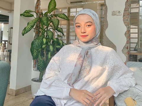 Tutorial Style Hijab Turki dengan Aksesori Ring, Manis Banget