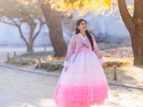 Potret Titi Kamal Kenakan Hanbok saat Liburan di Korea Selatan, Penampilannya Dipuji Cantik Bak Princess