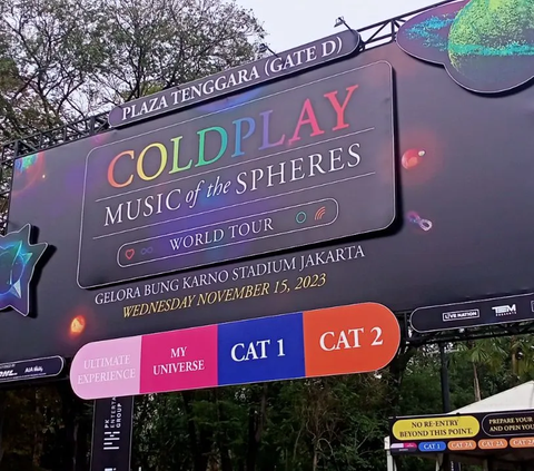 Pintu Tiket Konser Coldplay di GBK Dibuka, Antrean Penonton Mengular Sepanjang 300 Meter