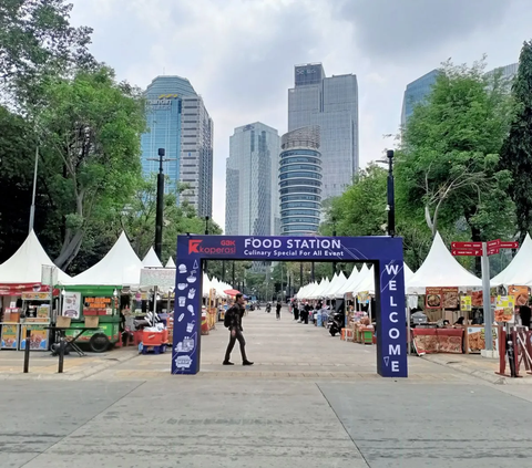 Pintu Tiket Konser Coldplay di GBK Dibuka, Antrean Penonton Mengular Sepanjang 300 Meter