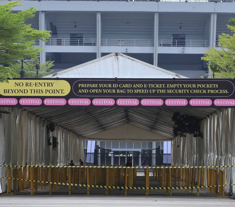 Pintu Tiket Konser Coldplay di GBK Dibuka, Antrean Penonton Mengular Sepanjang 300 Meter