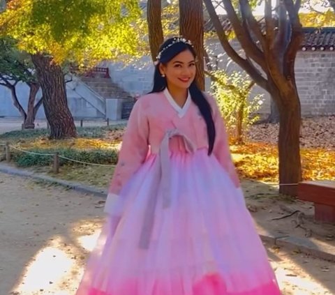 Potret Titi Kamal Kenakan Hanbok saat Liburan di Korea Selatan, Penampilannya Dipuji Cantik Bak Princess