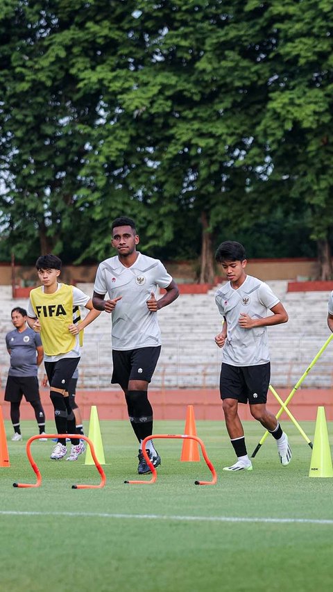 Bola.com dan Bola.net berkesempatan untuk mengintip sesi latihan Timnas Indonesia U-17 ini. Seperti apa sesi latihannya?