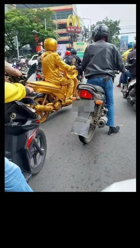 Pemotor dengan Baju yang Cocok dengan Motornya, Membuat Mata Terpaku di Jalan!