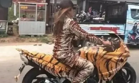 10 Potret Pemotor Pakai Baju yang Serasi dengan Motornya, Bikin Auto Nengok di Jalan!