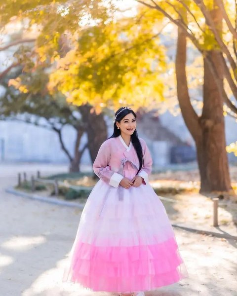 Potret Titi Kamal Kenakan Hanbok saat Liburan di Korea Selatan, Penampilannya Dipuji Cantik Bak Princess