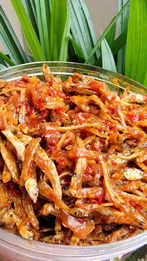 1. Sambal Teri Pedas: Pedasnya Menggugah Selera