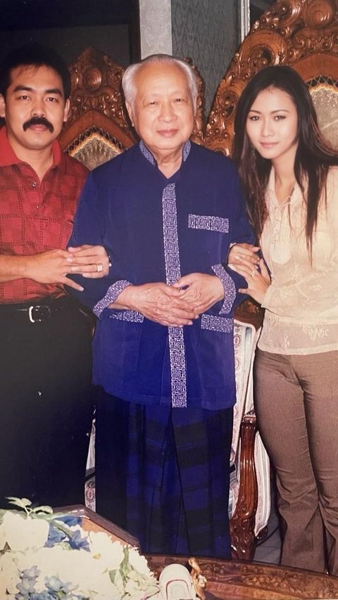 Inul Daratista Unggah Foto Lawas Bareng Soeharto dan Sang Suami, Nitizen Sebut 'Mas Adam Tuh Ga Berubah Mukanya' 