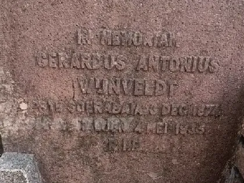 Salah satu makam yang nisannya masih jelas yakni milik Gerardus Antonius Wunveldt yang lahir di Surabaya 3 Desember 1874 dan wafat di Blitar pada 4 Mei 1935.