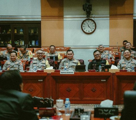 Rapat Pengamanan dan Penegakan Hukum Pemilu 2024 di DPR, Senyum Manis Komjen Pol Fadil Imran Jadi Sorotan
