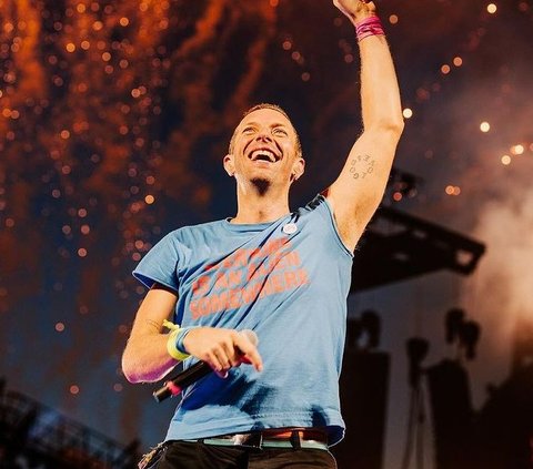 Chris Martin's Moment Rhyming at Coldplay Jakarta Concert, the End 'Borrow a Hundred First'