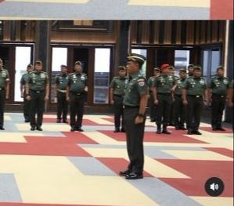 Berikutnya, ada Brigjen TNI Leo Rajendra yang juga pecah bintang menjadi Jenderal Bintang 1. Perwira TNI ini kini tengah menjabat sebagai Kabinda Kalimantan Timur BIN. <br>