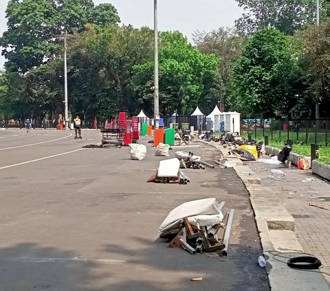 Begini Penampakan Sampah di Stadion GBK Usai Konser Coldplay