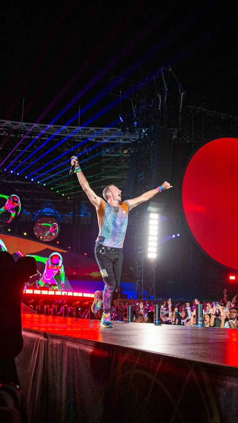 FOTO: Penampilan Coldplay Saat Mengguncang Stadion Utama GBK di Jakarta