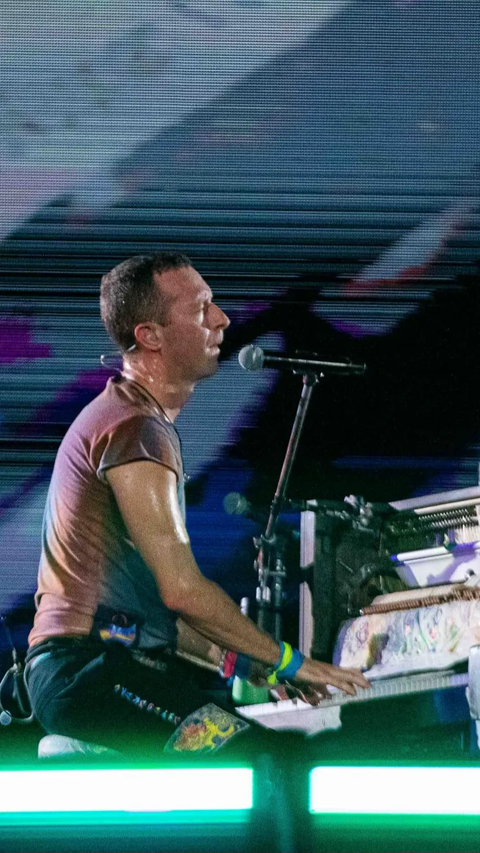 Coldplay tampil membawakan 22 lagu yang dibuka dengan lagu High Power, Adventure Of a Lifetime, Paradise, dan The Scientist.<br>