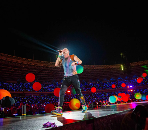 FOTO: Penampilan Coldplay Saat Mengguncang Stadion Utama GBK di Jakarta