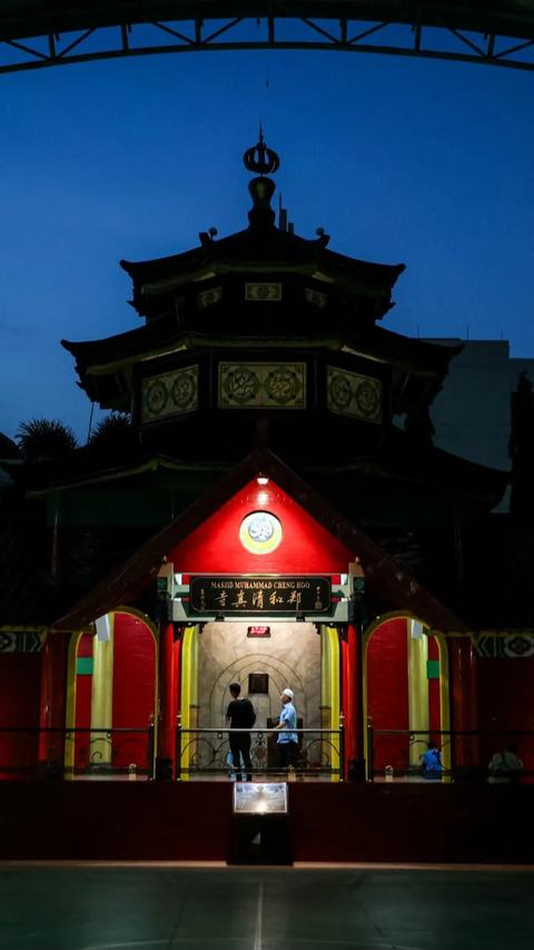 FOTO: Mengunjungi Masjid Cheng Ho Unik Bernuansa Tionghoa di Tengah Perhelatan Piala Dunia U-17 di Surabaya<br>