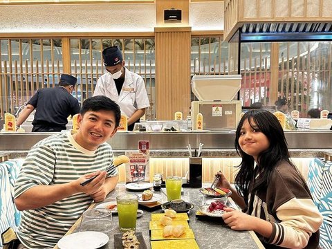 Momen Manis Nicky Tirta bareng Sang Putri yang kini Beranjak ABG 'Udah Enggak Bisa Dirangkul'