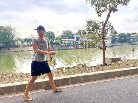 Mendatangi Lokasi Chris Martin Vokalis Coldplay 'Nyeker' dan Jogging Santai di Waduk Setiabudi