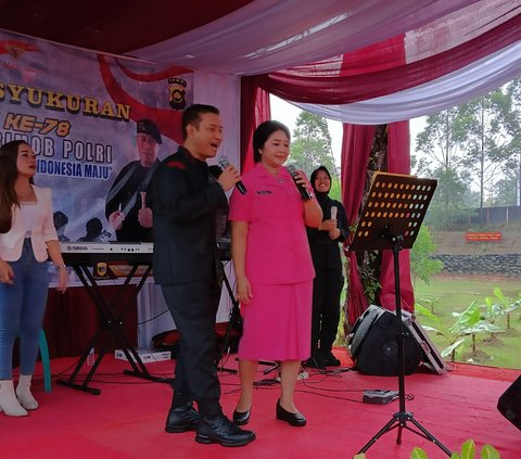 Keseruan Jenderal Bintang Dua Asyik Nyanyi dan Joget di Hari Korps Brimob Polri ke 78