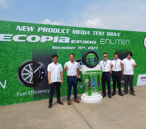 Ecopia EP300 Enliten tersedia untuk tiga ukuran rim, yaitu 15, 16, dan 17 inci.  <br>Ban anyar ini menyasar segmen mobil penumpang MPV dan small SUV. 