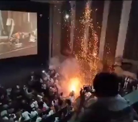 See Pictures of Their Idol Appearing in a Movie, Indian Viewers Set Off Firecrackers Inside the Theater